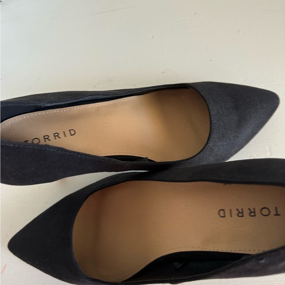 Torrid black faux suede heels size 8 1/2 wide width - Picture 6 of 9